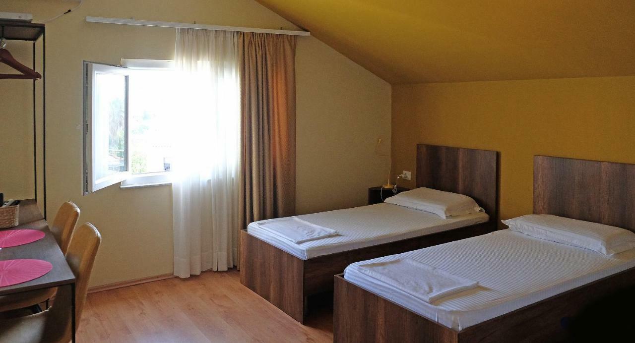 Friends Terrace Apartman Tirana Kültér fotó