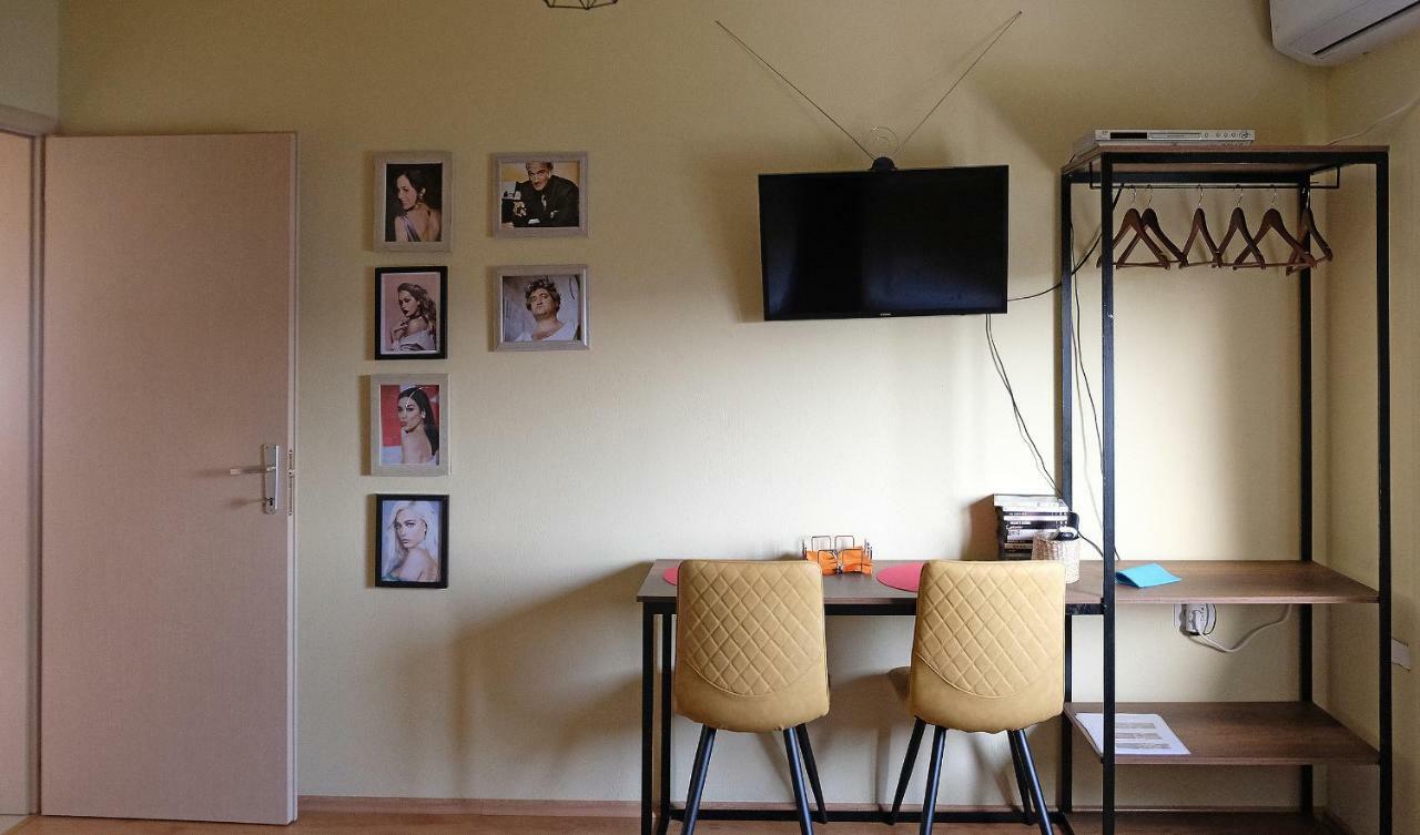 Friends Terrace Apartman Tirana Kültér fotó